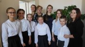 Слева направо Анна Петрова, Гунел Мурадова, Евгения Денисенко, В.В. Закутилина, Л.Ю. Артеменко, Вероника Варламова, Ульяна Потехина, Инесса Нефедова, Захар Кобенко, А.А. Линник